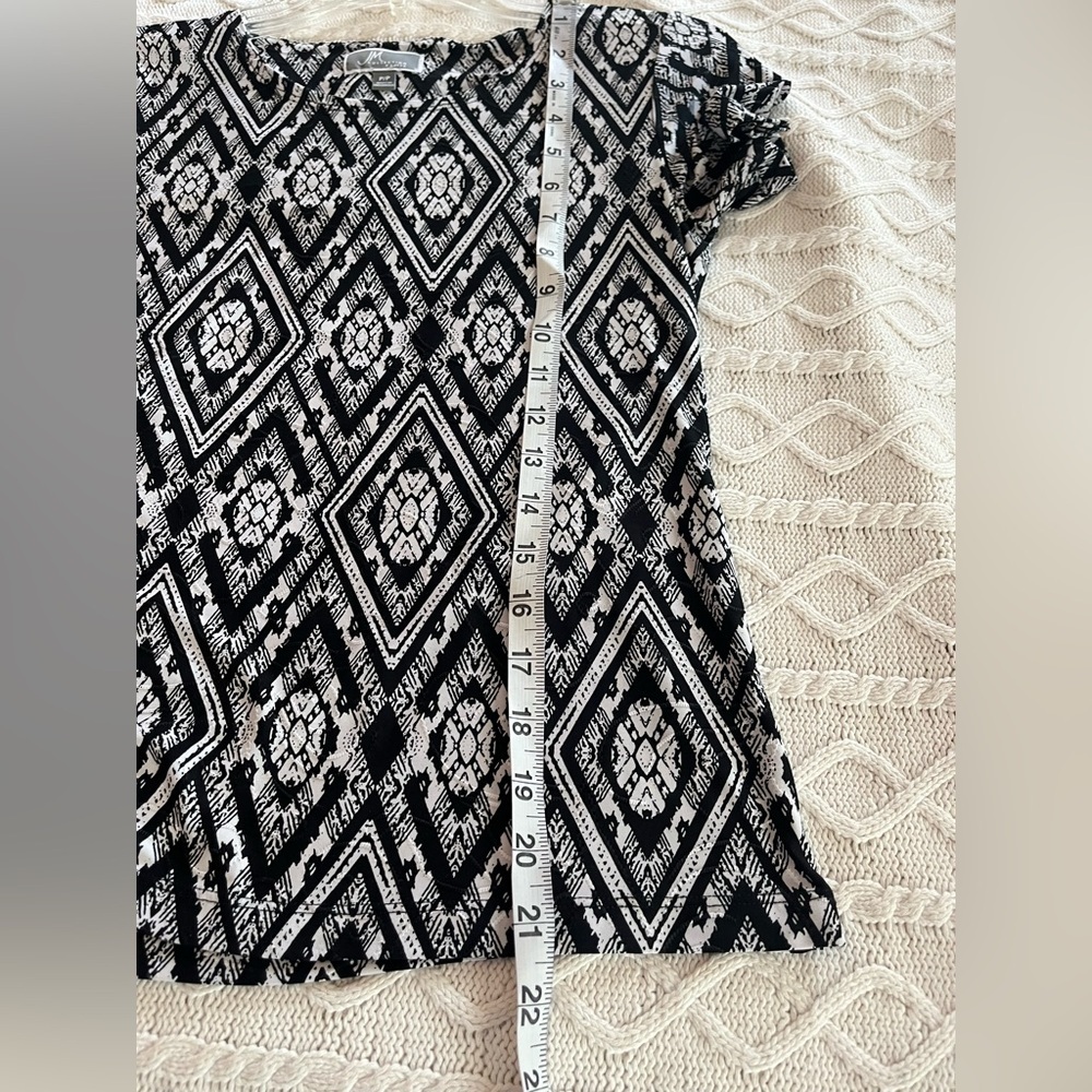 JM Collection Petite Black and White Graphic Textured Blouse Size XS - Picture 8 of 10